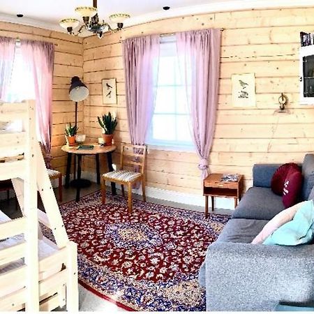 Scenic Small Guesthouse On Horse Farm By The Lake Фросо Экстерьер фото