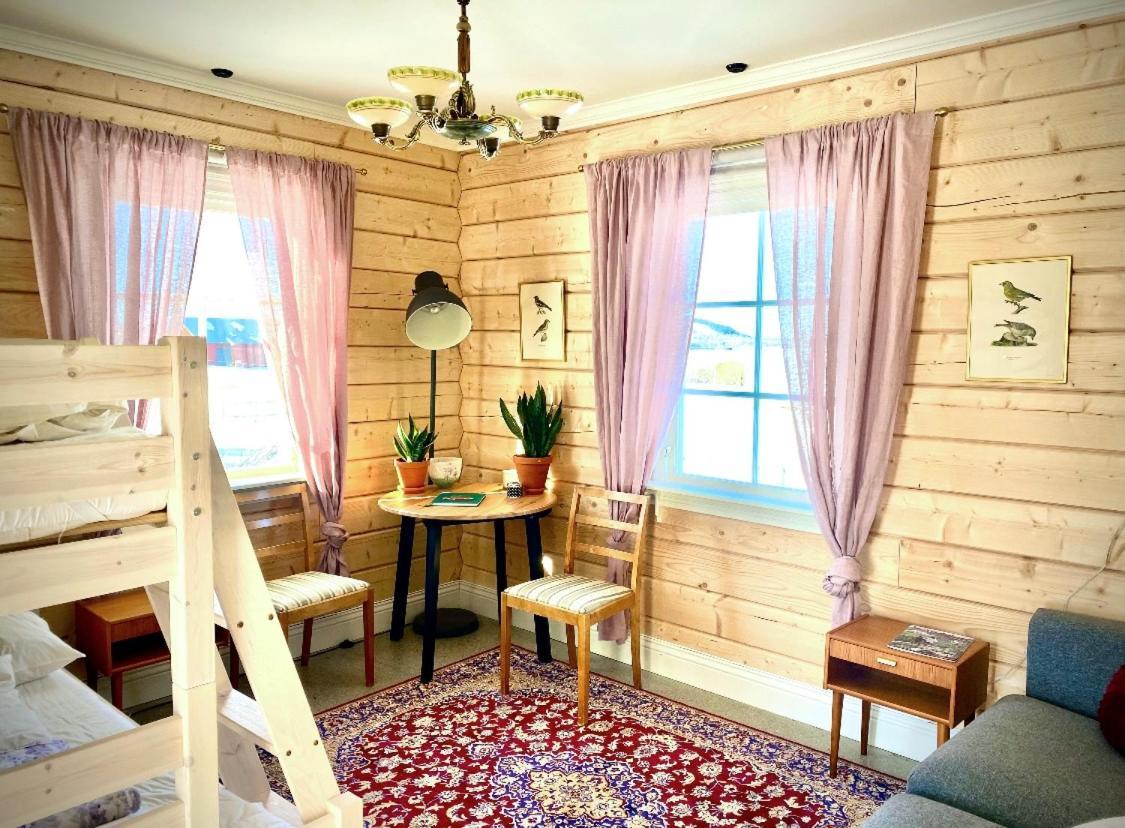 Scenic Small Guesthouse On Horse Farm By The Lake Фросо Экстерьер фото