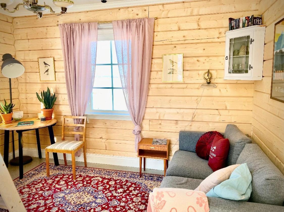 Scenic Small Guesthouse On Horse Farm By The Lake Фросо Экстерьер фото