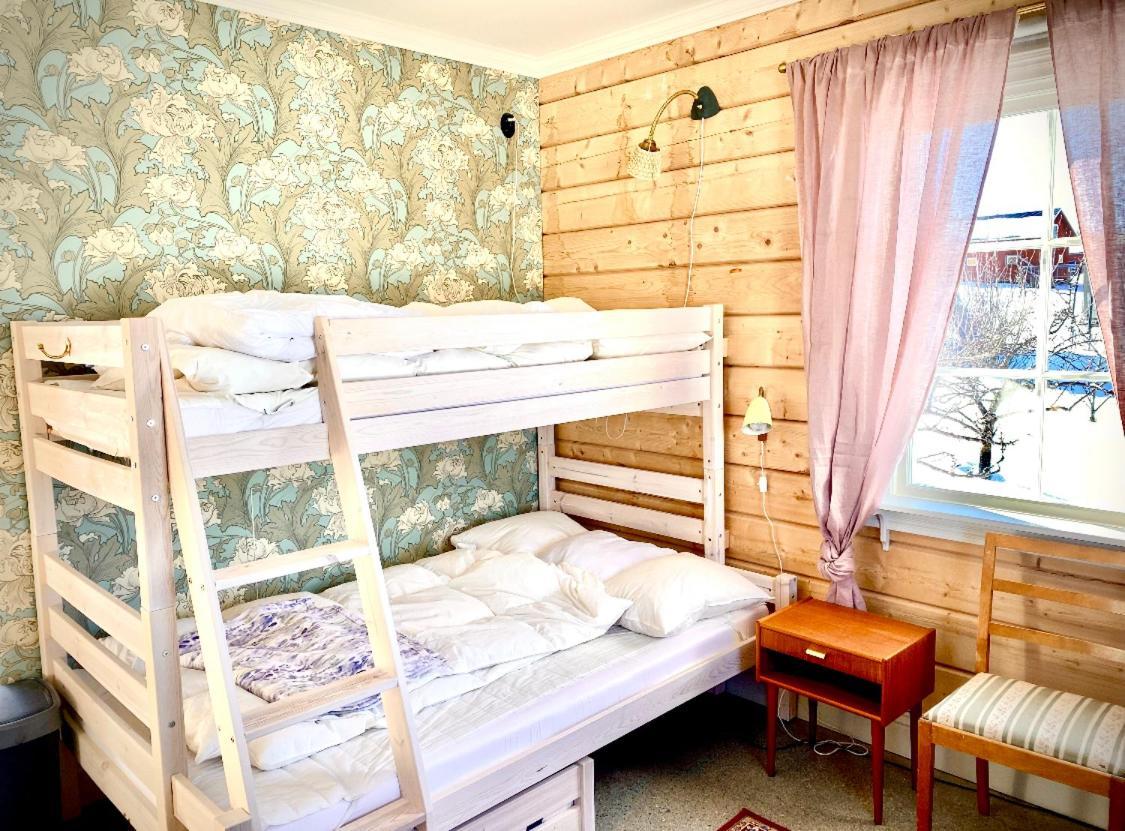 Scenic Small Guesthouse On Horse Farm By The Lake Фросо Экстерьер фото